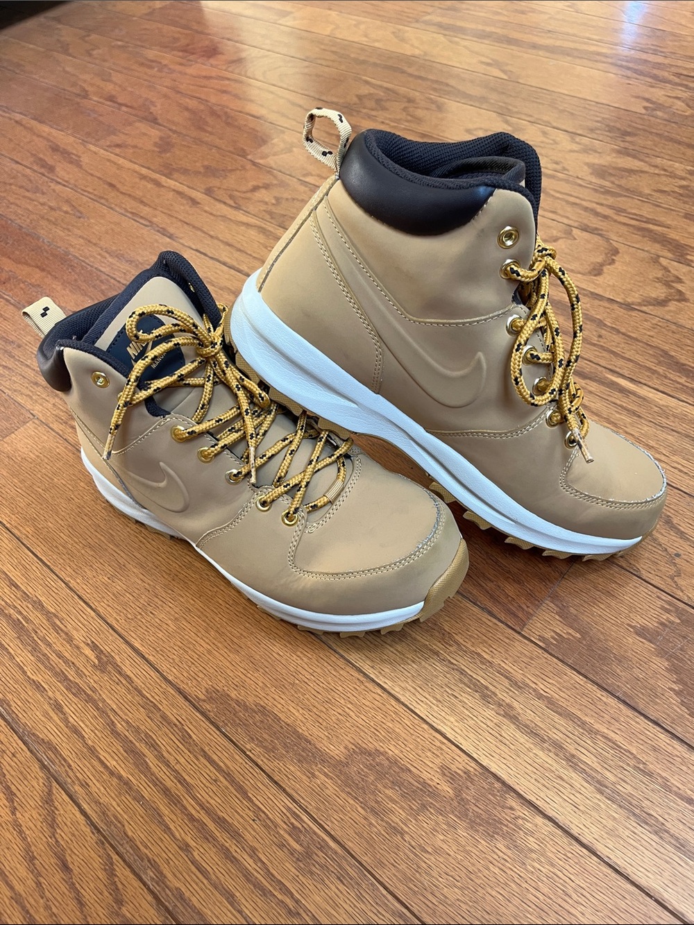 Nike Manoa Mens 8.5 Tan and Black Work Boot - Picture 3 of 16